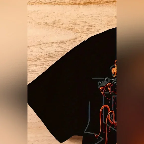 New Right Side Whiskey Snake Design Tee  Size Large. - Picture 4 of 9